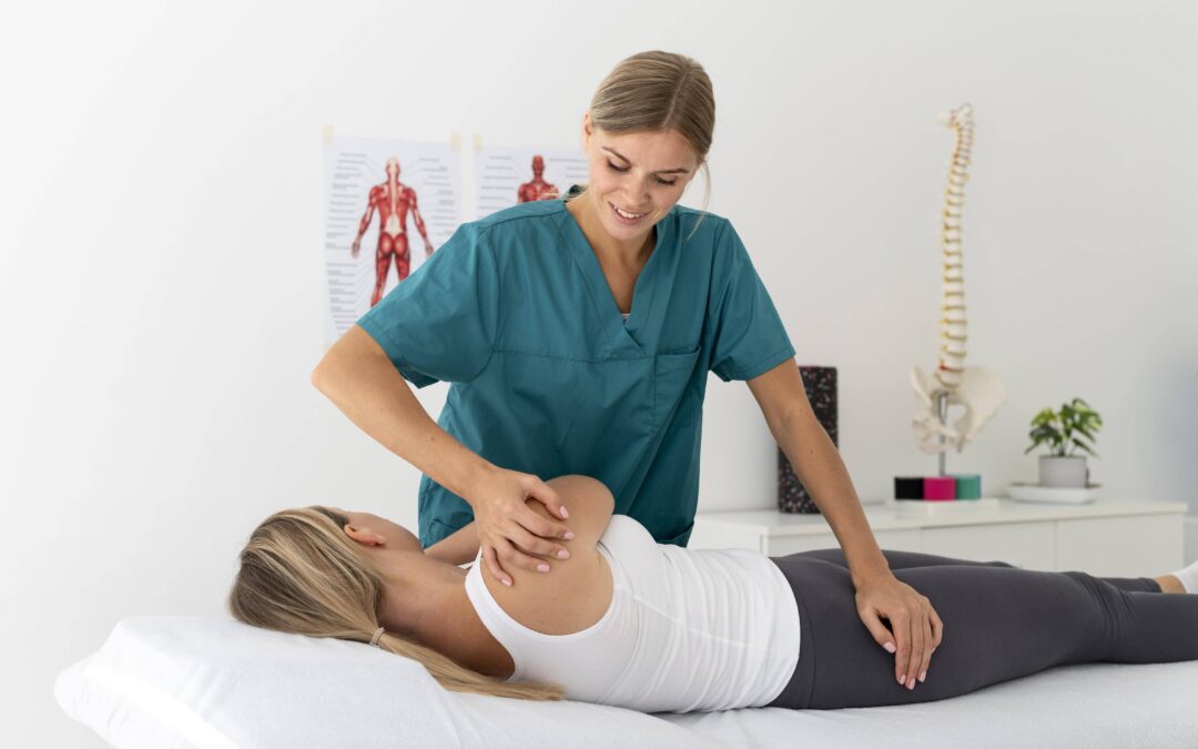 Craquement articulaire ostéopathie – manipulation vertébrale réalisée par un ostéopathe qualifié